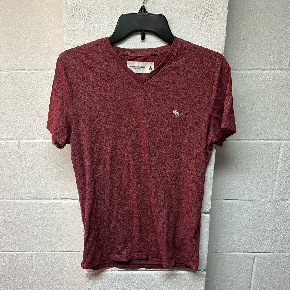 Abercrombie & Fitch Maroon V-Neck T-Shirt. Small